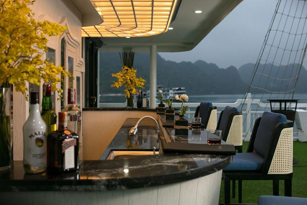 Отель Lapinta Luxury Cruises Халонг Экстерьер фото
