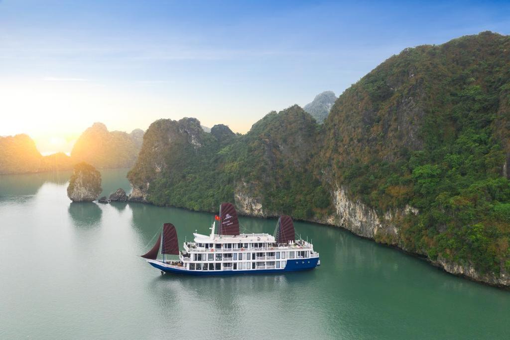 Отель Lapinta Luxury Cruises Халонг Экстерьер фото